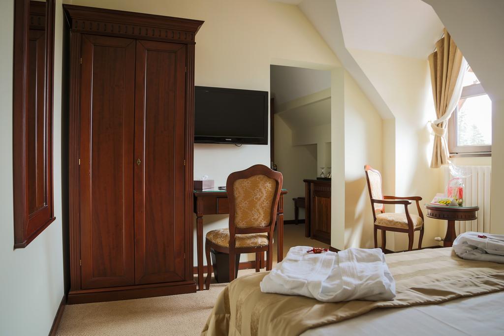 Hotel Foisorul Cu Flori Синая Екстериор снимка