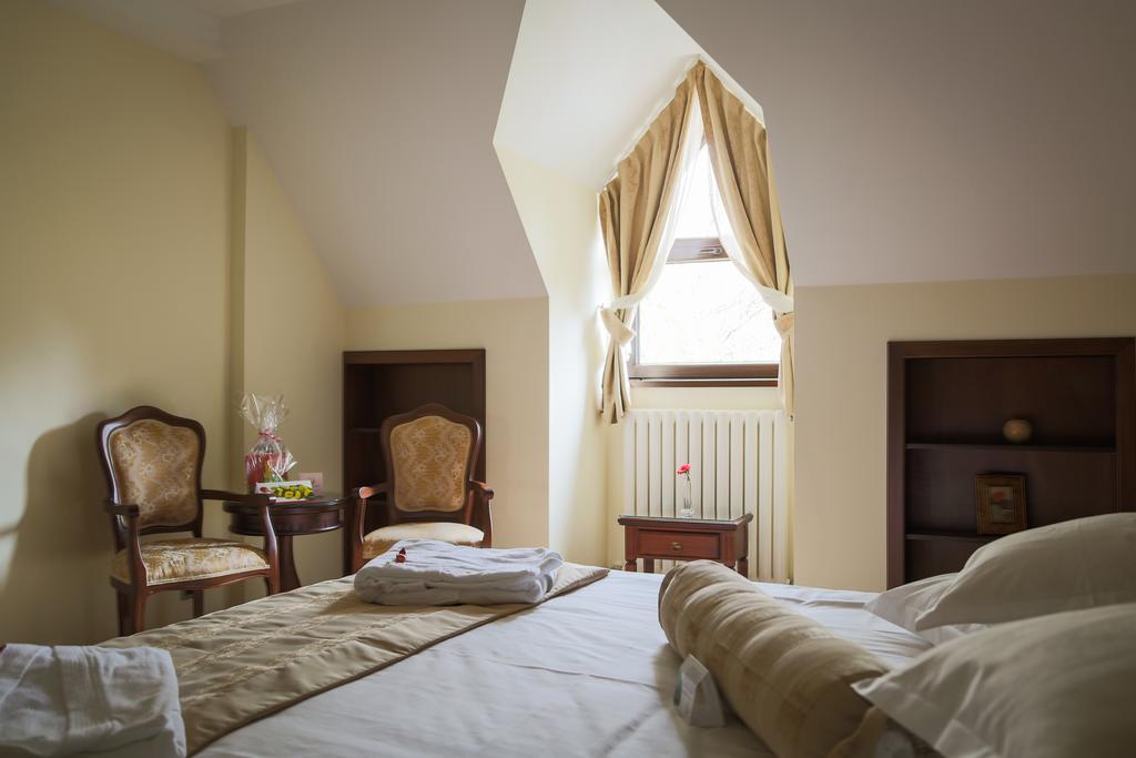Hotel Foisorul Cu Flori Синая Екстериор снимка