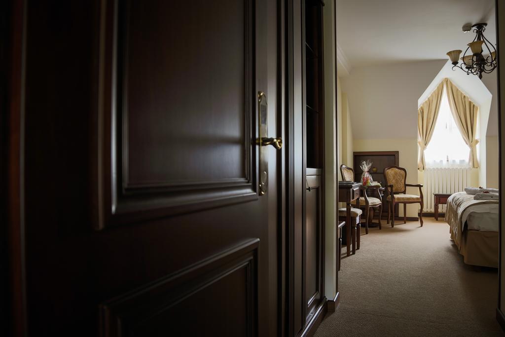 Hotel Foisorul Cu Flori Синая Екстериор снимка