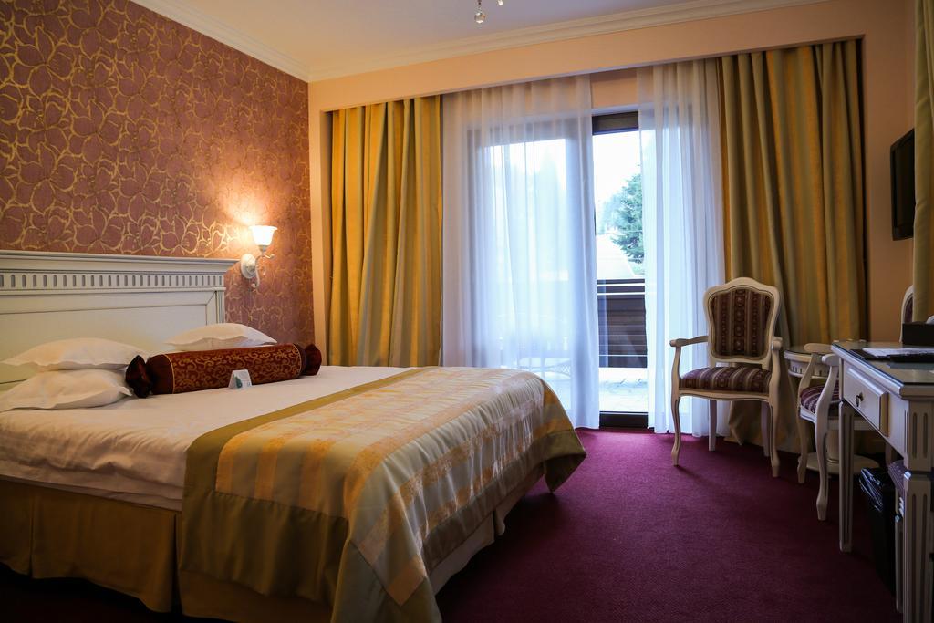 Hotel Foisorul Cu Flori Синая Екстериор снимка