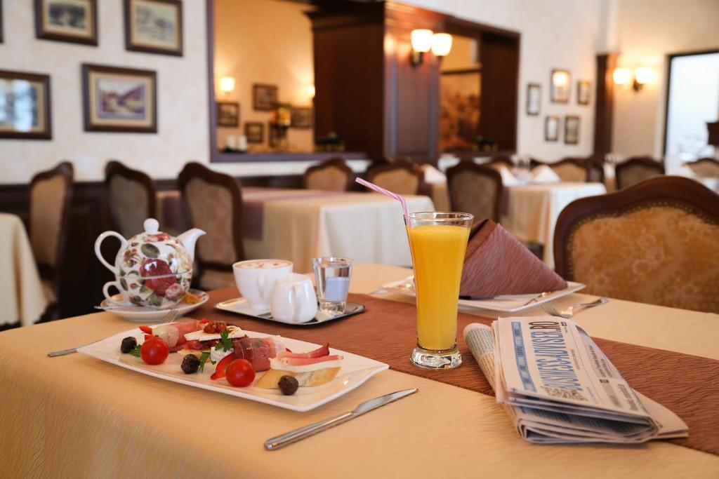 Hotel Foisorul Cu Flori Синая Екстериор снимка