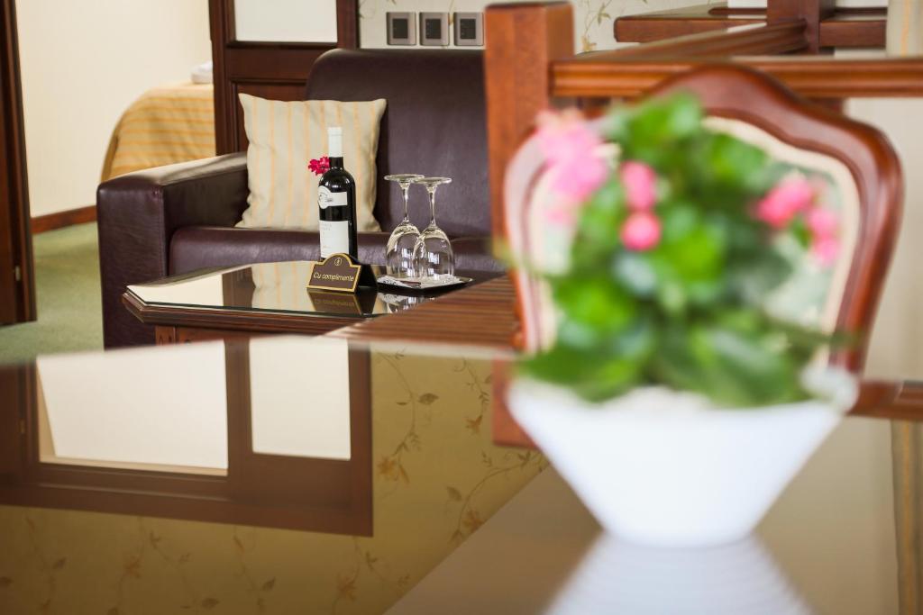 Hotel Foisorul Cu Flori Синая Екстериор снимка