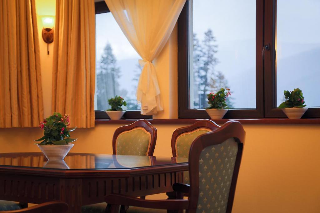 Hotel Foisorul Cu Flori Синая Екстериор снимка