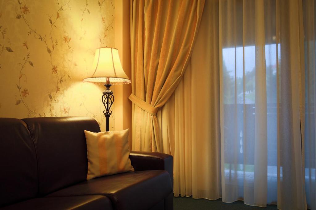 Hotel Foisorul Cu Flori Синая Екстериор снимка